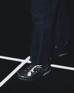 サロモン“暗闇で光を反射する”メンズスニーカー、ブラックメッシュ＆リフレクターアッパー｜写真3