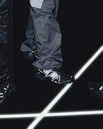 サロモン“暗闇で光を反射する”メンズスニーカー、ブラックメッシュ＆リフレクターアッパー｜写真5