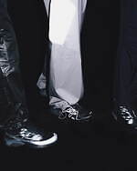 サロモン“暗闇で光を反射する”メンズスニーカー、ブラックメッシュ＆リフレクターアッパー｜写真2