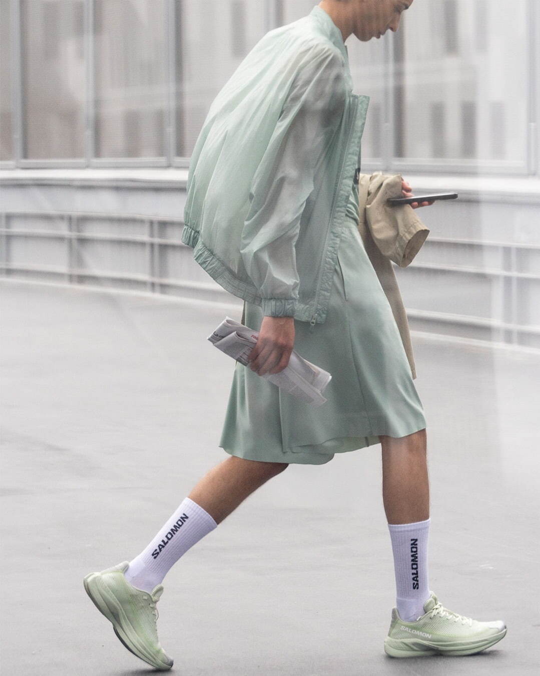 エムエム6 メゾン マルジェラ×サロモン、“ミュールタイプ”スニーカーにブラウン基調の25年春カラー｜写真29