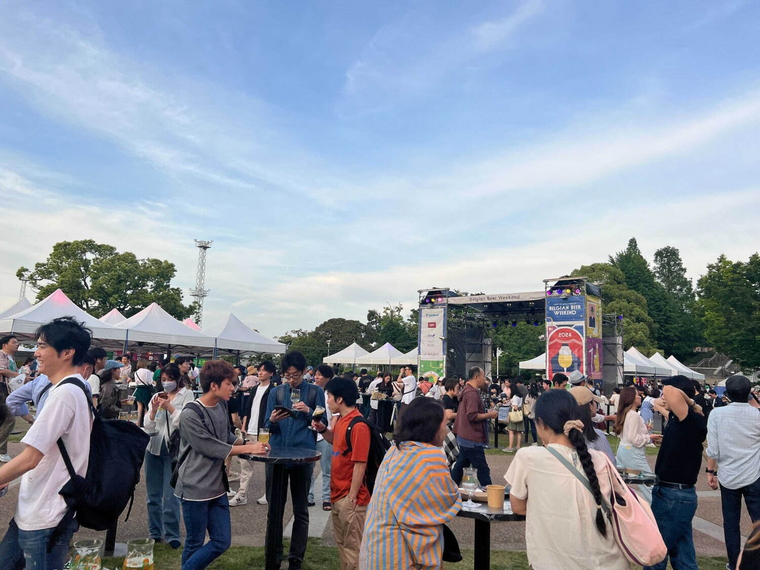「ベルギービールウィークエンド2025 横浜」96種のビール＆グルメ集結の屋外イベント｜写真1