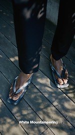 ホワイトマウンテニアリング×ごゑもんの“下駄”シューズ、墨絵風生地と高クッション性ソールで｜写真6