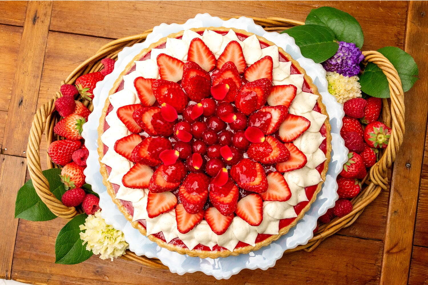 バニラ｜キル フェ ボン25年母の日「ラズベリーとバニラのタルト」苺＆フランボワーズで“バラの花”を表現
