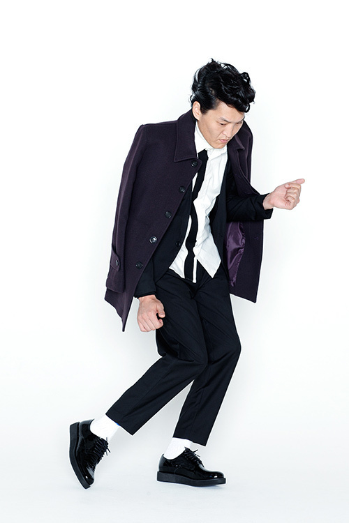 千原ジュニアがファッションモデルに - ルイスの広告で魅せる「大人の男の格好良さと遊び」 | 写真
