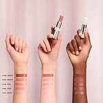 プラダ ビューティ25年夏コスメ、“きらきらマイクロラメ入り！”艶めくピンクリップバーム｜写真1