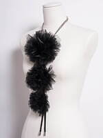 ノワール ケイ ニノミヤの透け感ふんわりフラワーハーネス、チュール＆オーガンザの花モチーフ｜写真3