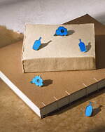 マリメッコ×ブルーボトルコーヒー“青いウニッコ”マグやタンブラー、青山＆福岡カフェ限定ラテも｜写真12