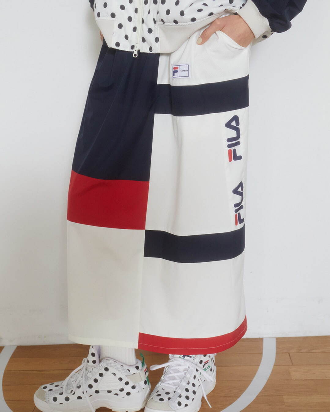 フラボア×フィラの“大胆ドット柄”ブルゾン、カラーブロックの重ね着風カットソーやハーフパンツも｜写真5