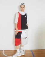 フラボア×フィラの“大胆ドット柄”ブルゾン、カラーブロックの重ね着風カットソーやハーフパンツも｜写真15