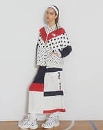 フラボア×フィラの“大胆ドット柄”ブルゾン、カラーブロックの重ね着風カットソーやハーフパンツも｜写真4