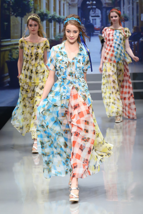 ユキ トリヰ インターナショナル 15春夏コレクション カジュアルな風が伝える春の歓び ファッションプレス