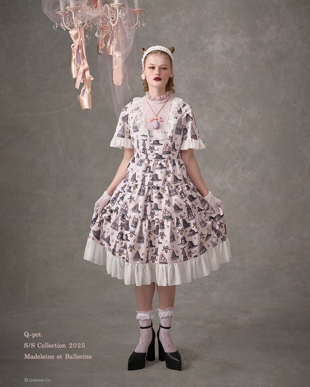 Q-pot. Dress“トゥシューズやマドレーヌ”の総柄パフスリーブ