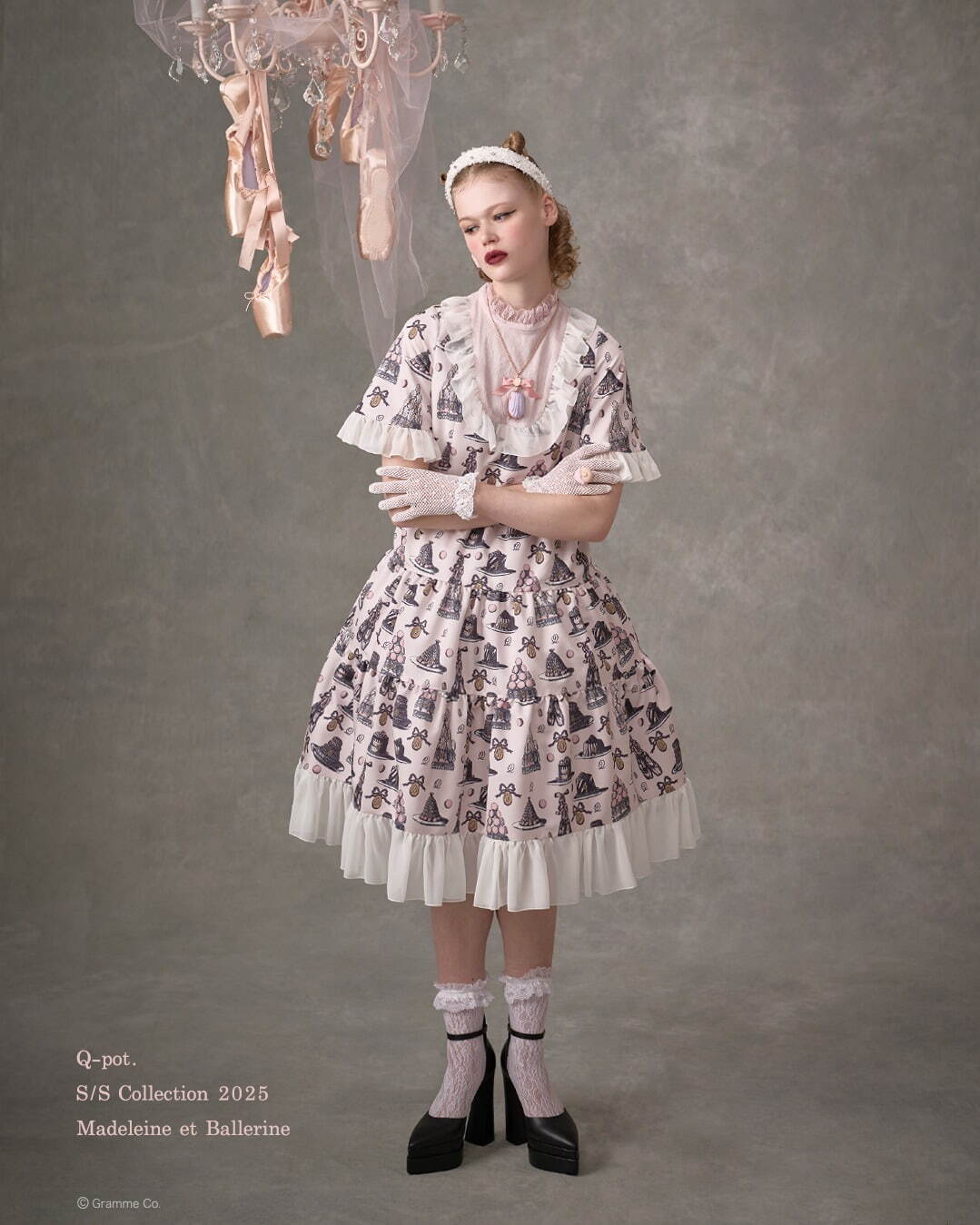 Q-pot. Dress“トゥシューズやマドレーヌ”の総柄パフスリーブ