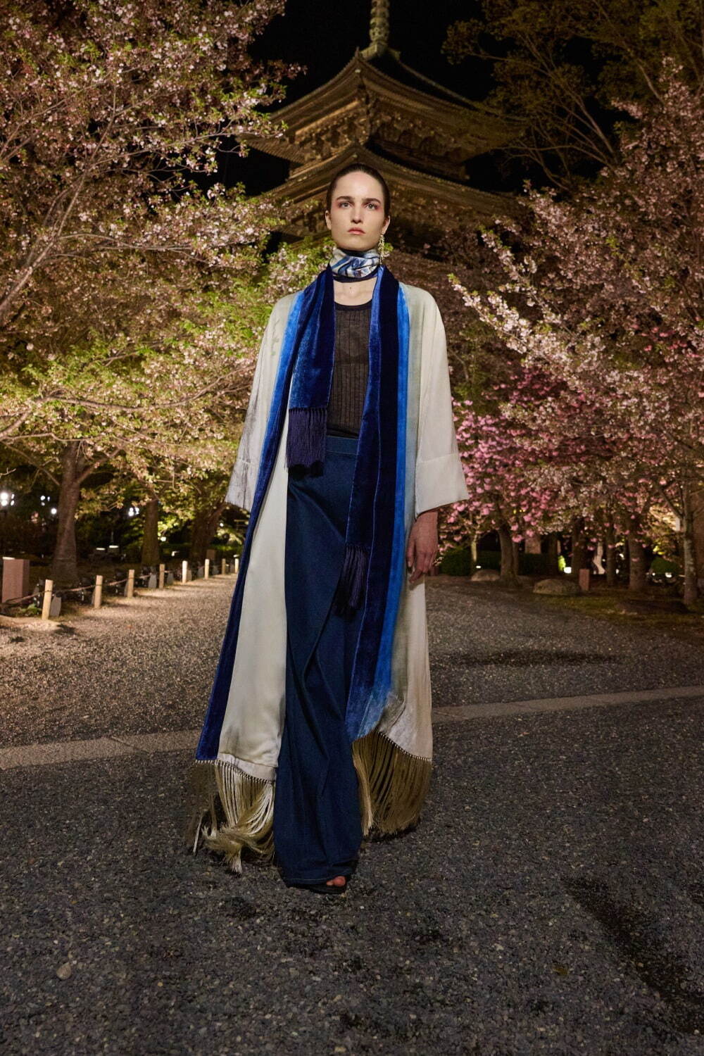 ディオール 2025年フォールコレクション - 平面的な和装の仕立てをヒントに、呼応する衣服と身体｜写真14