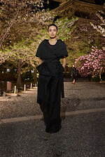 ディオール 2025年フォールコレクション - 平面的な和装の仕立てをヒントに、呼応する衣服と身体｜写真3