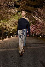 ディオール 2025年フォールコレクション - 平面的な和装の仕立てをヒントに、呼応する衣服と身体｜写真15