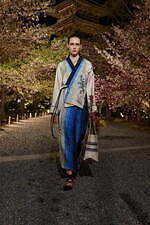 ディオール 2025年フォールコレクション - 平面的な和装の仕立てをヒントに、呼応する衣服と身体｜写真17