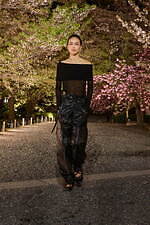 ディオール 2025年フォールコレクション - 平面的な和装の仕立てをヒントに、呼応する衣服と身体｜写真19