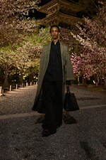 ディオール 2025年フォールコレクション - 平面的な和装の仕立てをヒントに、呼応する衣服と身体｜写真23