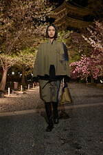 ディオール 2025年フォールコレクション - 平面的な和装の仕立てをヒントに、呼応する衣服と身体｜写真34