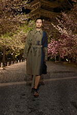 ディオール 2025年フォールコレクション - 平面的な和装の仕立てをヒントに、呼応する衣服と身体｜写真35