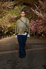 ディオール 2025年フォールコレクション - 平面的な和装の仕立てをヒントに、呼応する衣服と身体｜写真42