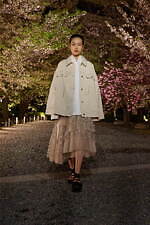 ディオール 2025年フォールコレクション - 平面的な和装の仕立てをヒントに、呼応する衣服と身体｜写真49