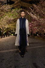 ディオール 2025年フォールコレクション - 平面的な和装の仕立てをヒントに、呼応する衣服と身体｜写真50