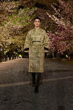 ディオール 2025年フォールコレクション - 平面的な和装の仕立てをヒントに、呼応する衣服と身体｜写真60