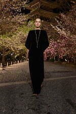 ディオール 2025年フォールコレクション - 平面的な和装の仕立てをヒントに、呼応する衣服と身体｜写真66