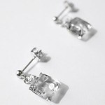 ハリオ25年母の日ガラスアクセサリー、真っ赤な“カーネーションの花びら”ピアス＆イヤリング｜写真2