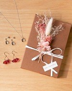 ハリオ25年母の日ガラスアクセサリー、真っ赤な“カーネーションの花びら”ピアス＆イヤリング｜写真20