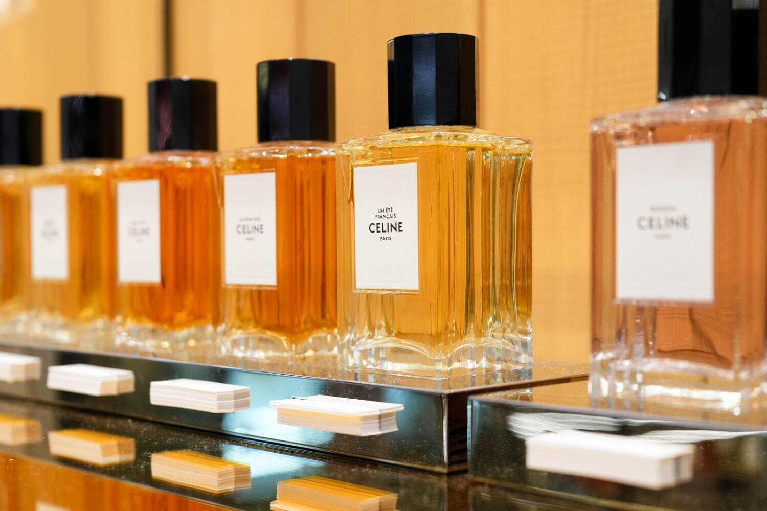セリーヌ“ピーチ”カラーの限定バッグやシャーベットカラーのアクセサリー、渋谷パルコの新店で｜写真13