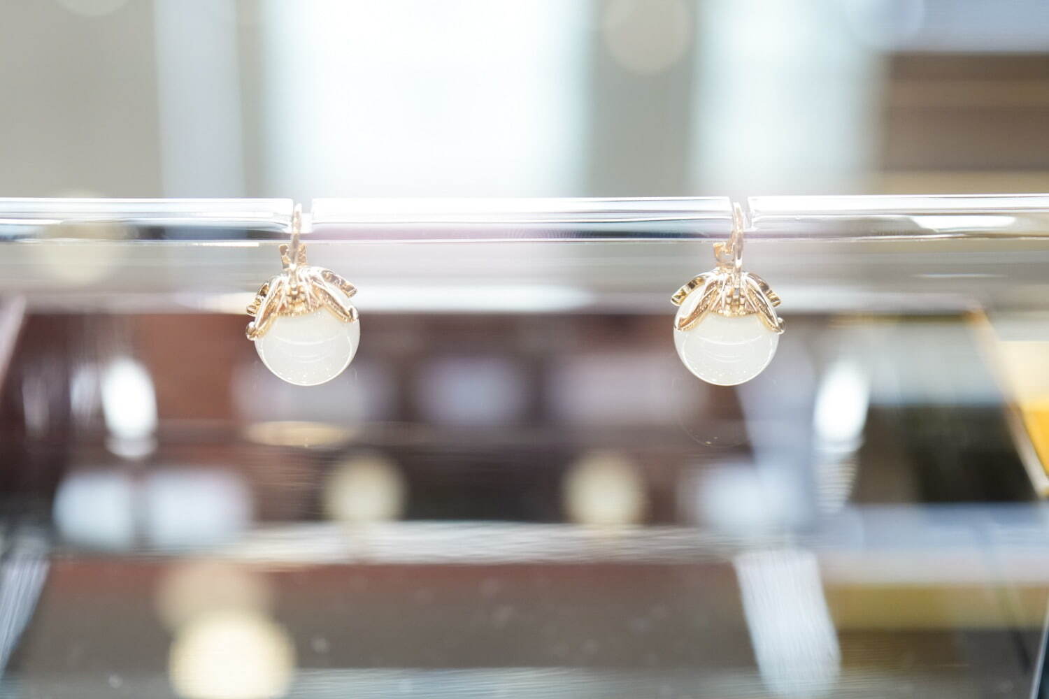 セリーヌ“ピーチ”カラーの限定バッグやシャーベットカラーのアクセサリー、渋谷パルコの新店で｜写真50
