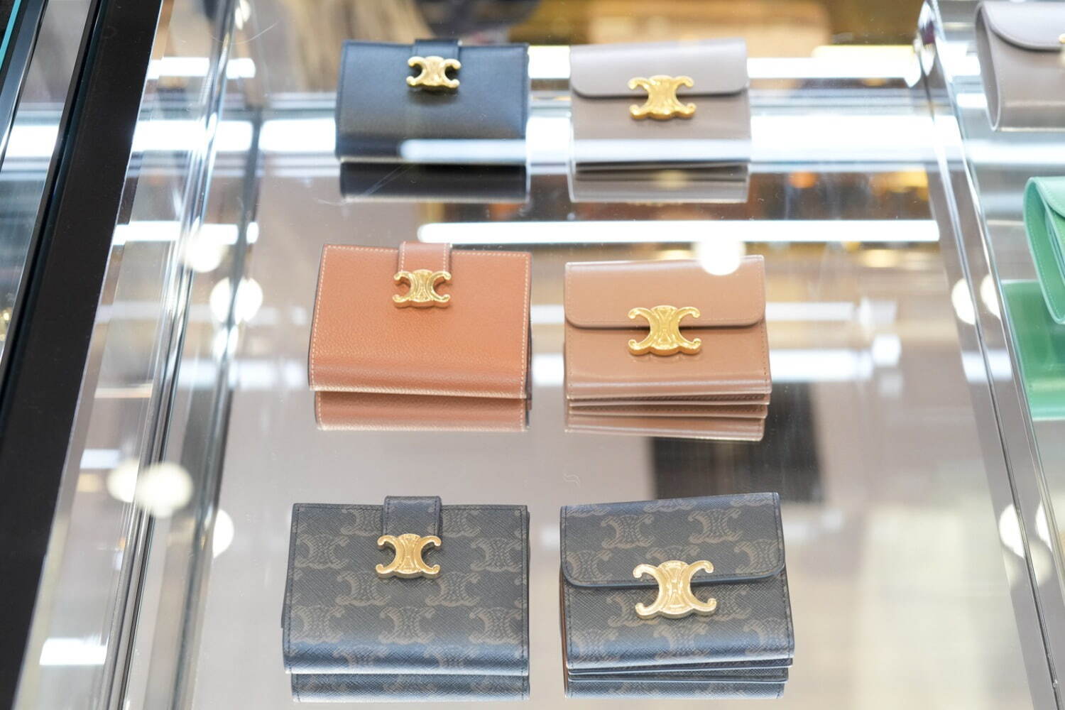 セリーヌ“ピーチ”カラーの限定バッグやシャーベットカラーのアクセサリー、渋谷パルコの新店で｜写真34