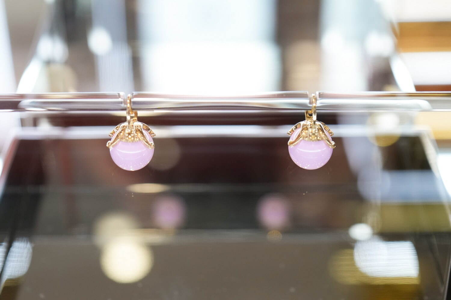 セリーヌ“ピーチ”カラーの限定バッグやシャーベットカラーのアクセサリー、渋谷パルコの新店で｜写真49