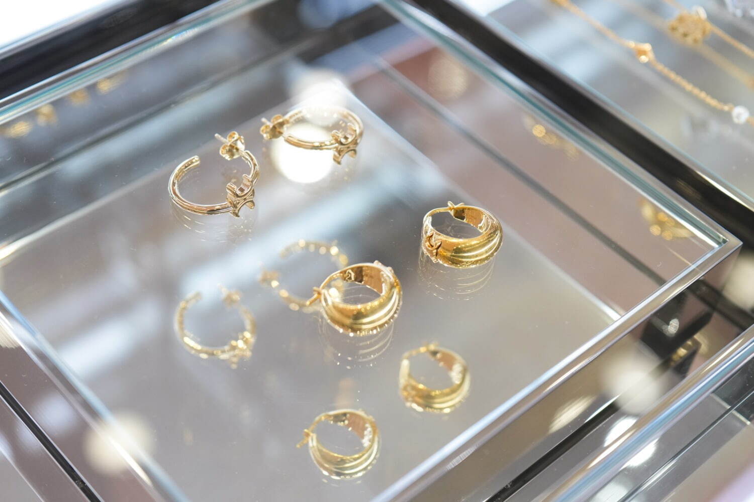 セリーヌ“ピーチ”カラーの限定バッグやシャーベットカラーのアクセサリー、渋谷パルコの新店で｜写真51