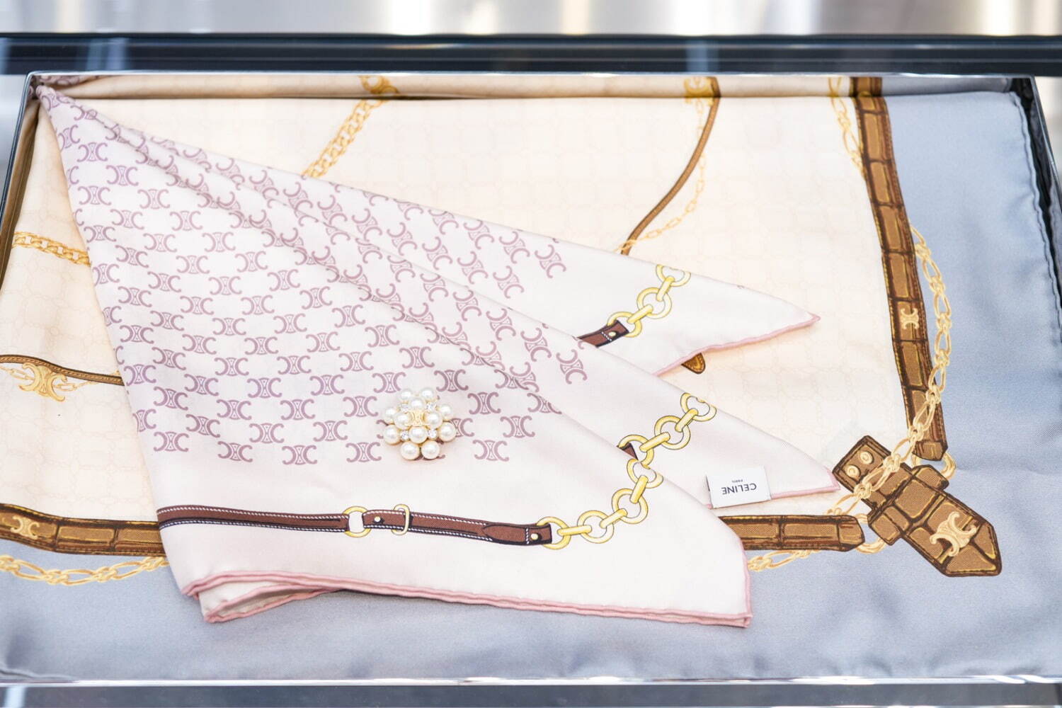 セリーヌ“ピーチ”カラーの限定バッグやシャーベットカラーのアクセサリー、渋谷パルコの新店で｜写真21