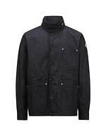 モンクレールの“シティ”メンズアウター、ワークウェア着想の撥水シャツジャケットやウインドブレーカー｜写真4