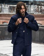 モンクレールの“シティ”メンズアウター、ワークウェア着想の撥水シャツジャケットやウインドブレーカー｜写真13