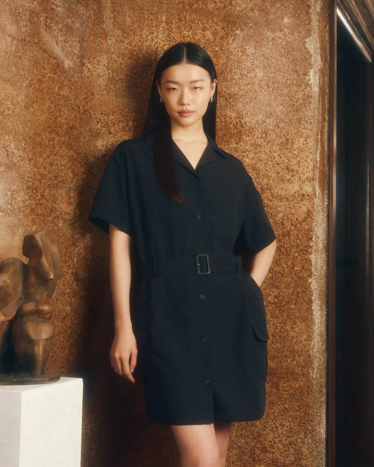 タトラス25年夏リゾートウェア、“ボタニカル柄”のシックな開襟シャツ＆ふんわりフレアキャミソール｜写真1