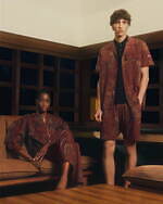 タトラス25年夏リゾートウェア、“ボタニカル柄”のシックな開襟シャツ＆ふんわりフレアキャミソール｜写真15