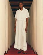 タトラス25年夏リゾートウェア、“ボタニカル柄”のシックな開襟シャツ＆ふんわりフレアキャミソール｜写真3