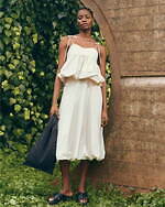 タトラス25年夏リゾートウェア、“ボタニカル柄”のシックな開襟シャツ＆ふんわりフレアキャミソール｜写真8