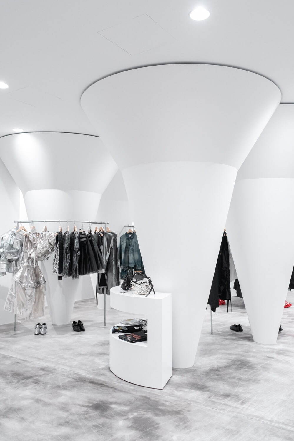 コム デ ギャルソンの複合ストアが渋谷パルコに、ウィメンズ＆メンズブランド集結｜写真70