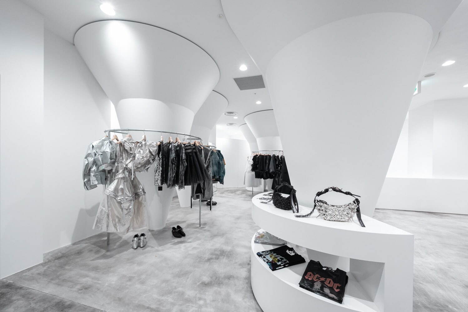 コム デ ギャルソンの複合ストアが渋谷パルコに、ウィメンズ＆メンズブランド集結｜写真43