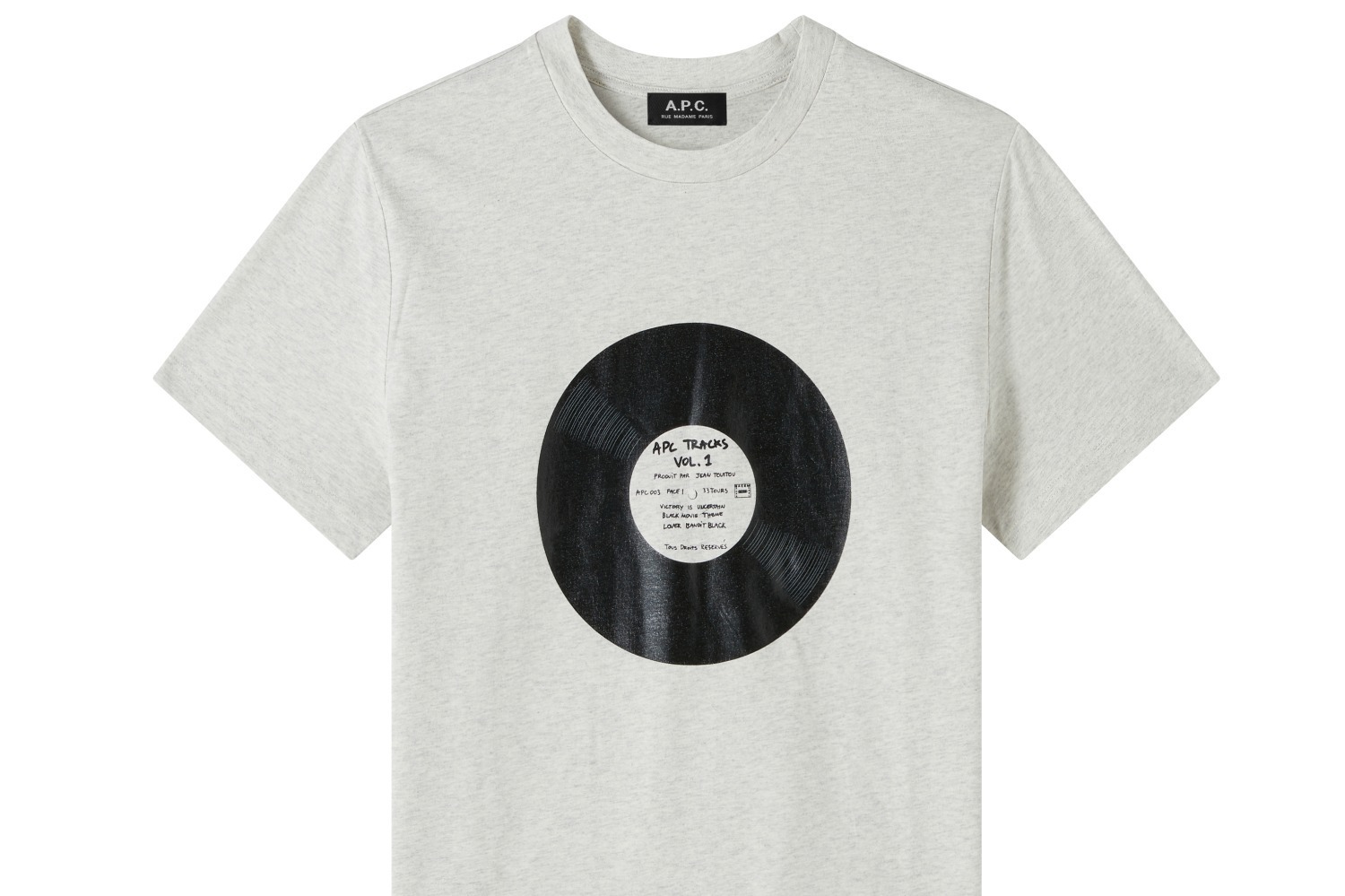 A.P.C.「音楽」から着想”レコード”Tシャツ、ギターピック＆レコードプレーヤーモチーフも