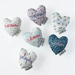 キャス キッドソン“小花柄”モバイルアクセサリー、ぽってりハート＆リボンのスマホグリップなど｜写真1