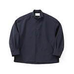 カラーが半年限定の直営店を福岡にオープン、襟付きミニマルアウターやミリタリーシャツブルゾン限定販売｜写真3