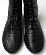 レペット“ダンスシューズ”着想のハイカットシューズ、流麗ラインを描くビオトープ限定モデル｜写真2